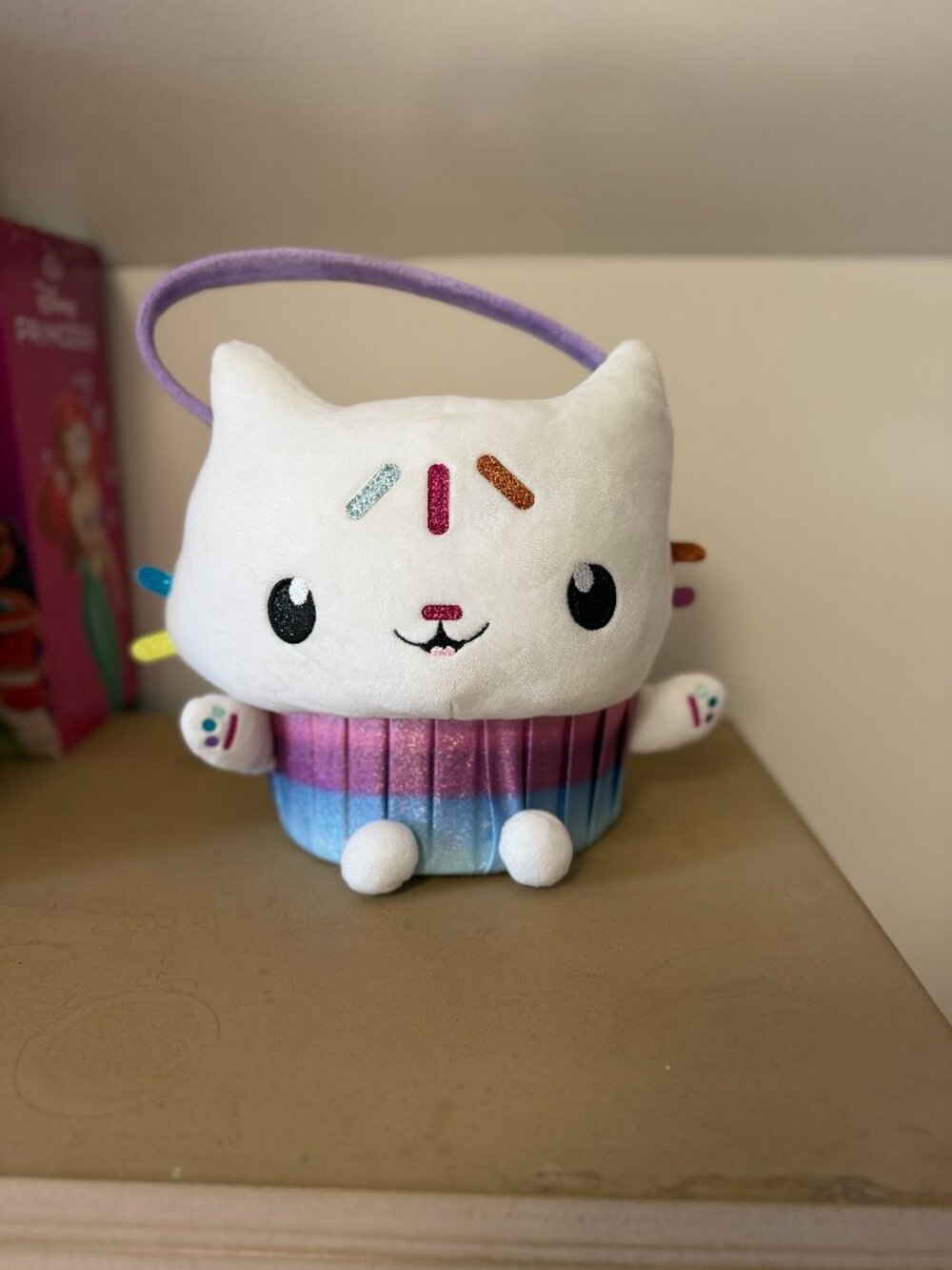 Cakey Cat Plush Treat Bucket - Gabby's Dollhouse